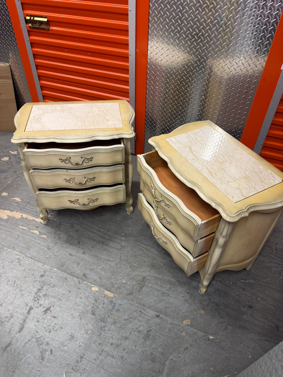 French Provincial Nightstands – Matching Pair - photo 5