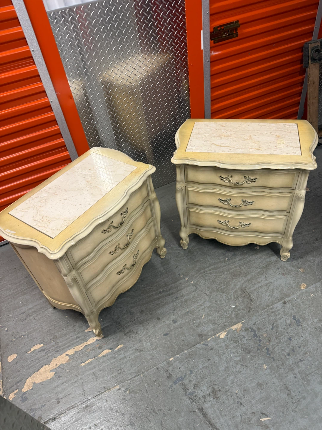 French Provincial Nightstands – Matching Pair - photo 2
