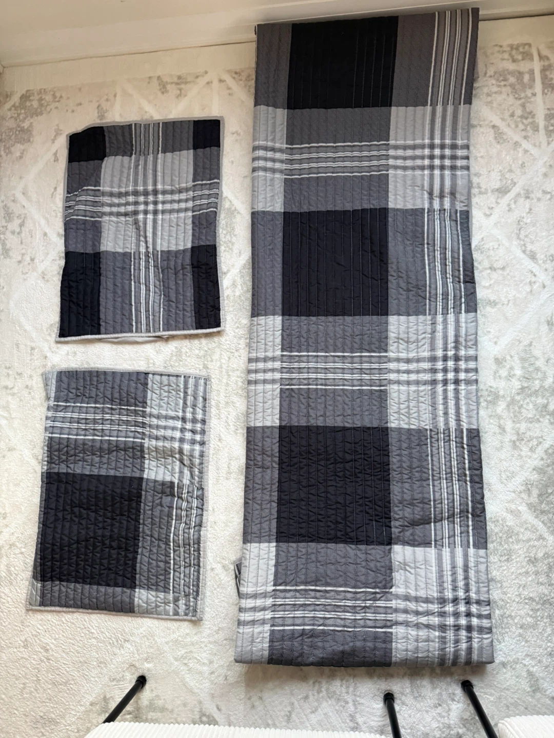 3-Piece Grey and Black Reversible Quilt Set - Queen size