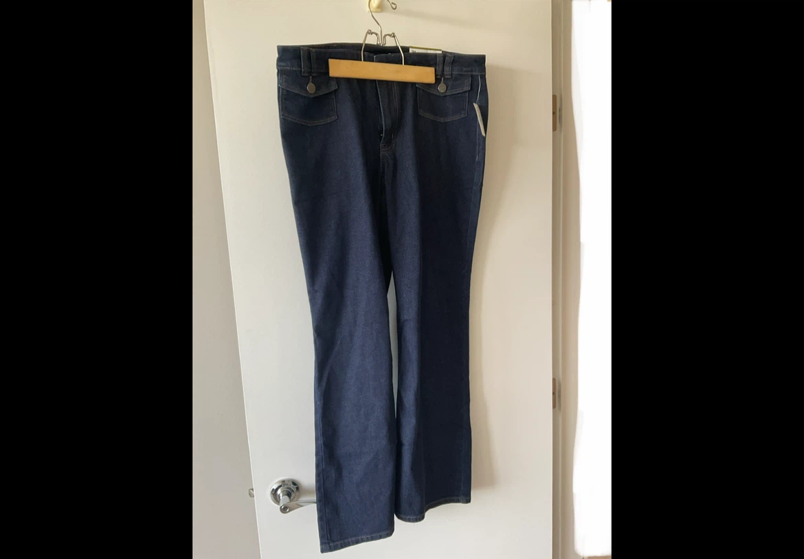 Reitmans Petite Flare Leg Jeans - Size 31 - photo 2