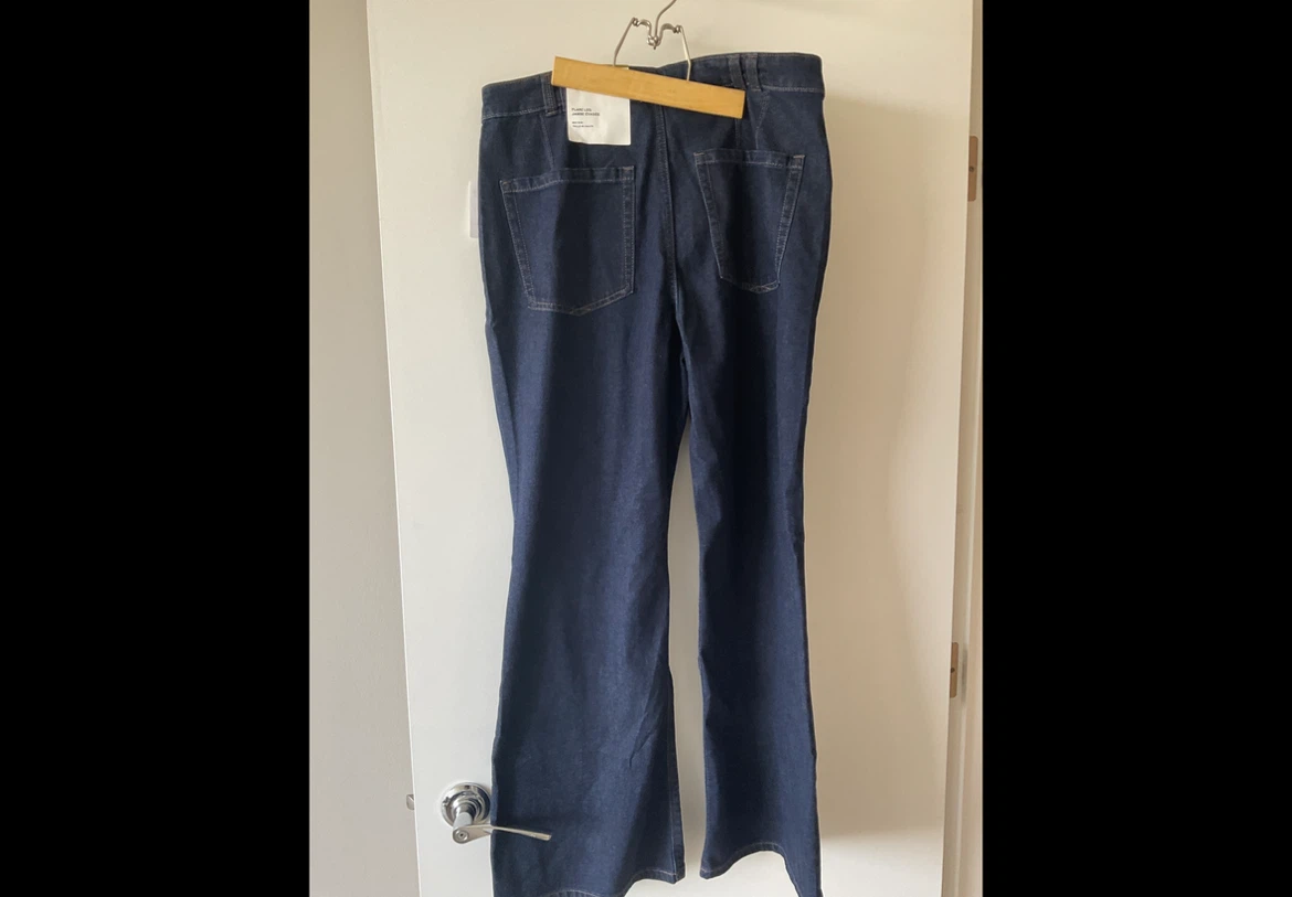 Reitmans Petite Flare Leg Jeans - Size 31 - photo 3