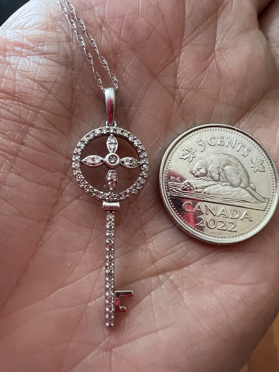 10K White Gold Diamond Key Pendant Necklace - photo 3