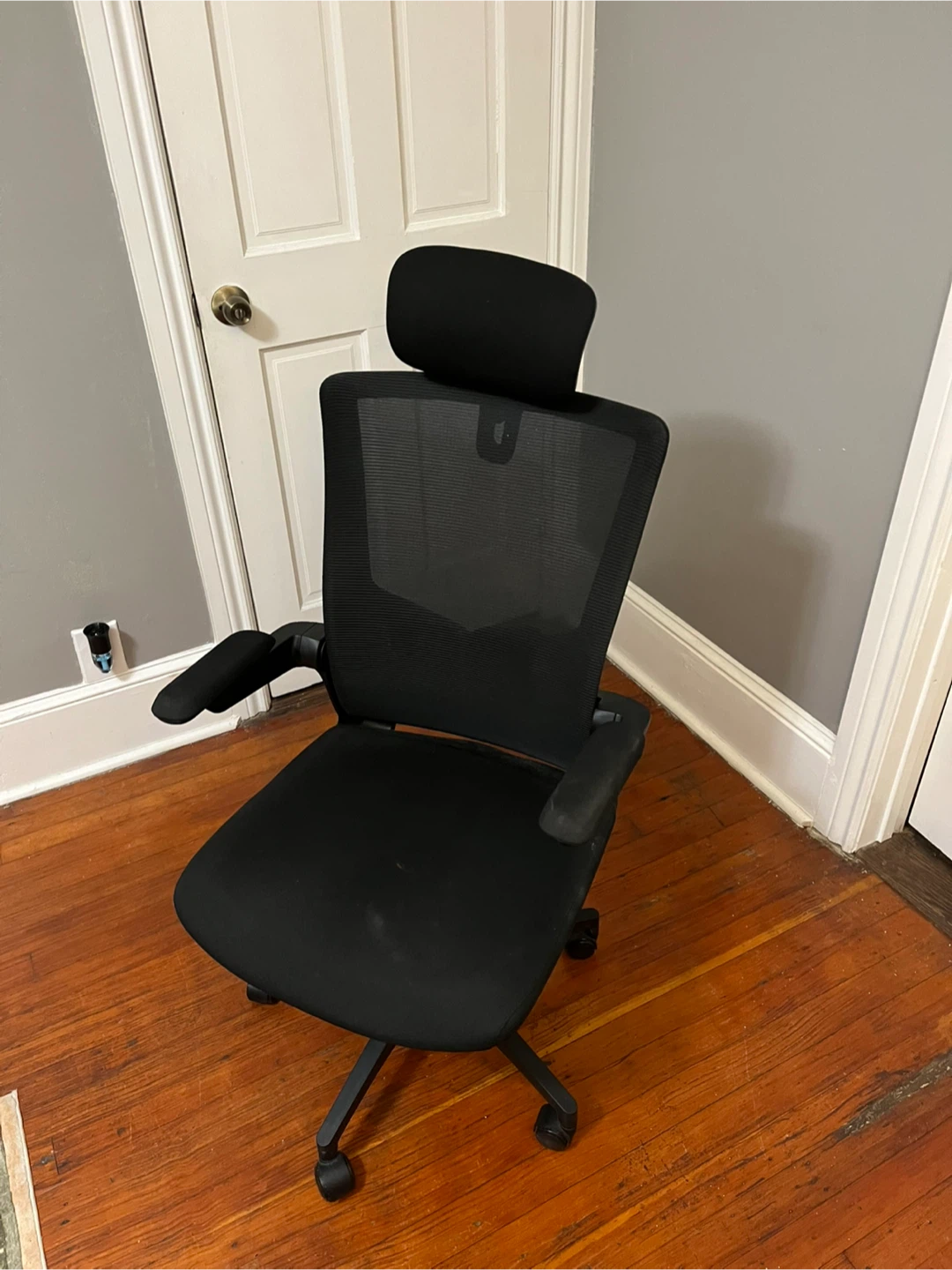 Black Ergonomic Mesh Office Chair - photo 2