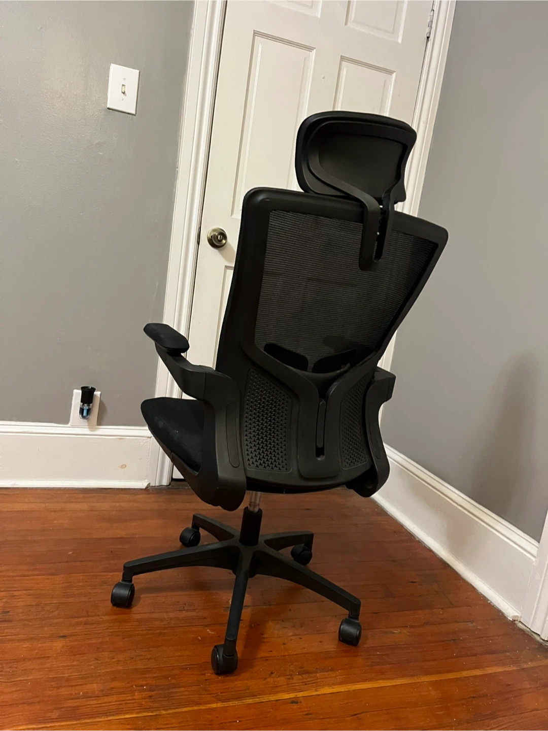 Black Ergonomic Mesh Office Chair - photo 3