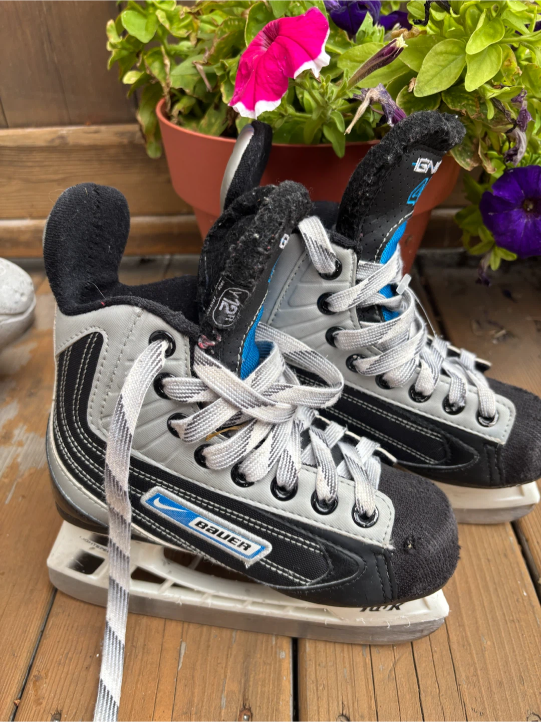 Bauer Ignite 44 Youth Hockey Skates Size Y12R - photo 3