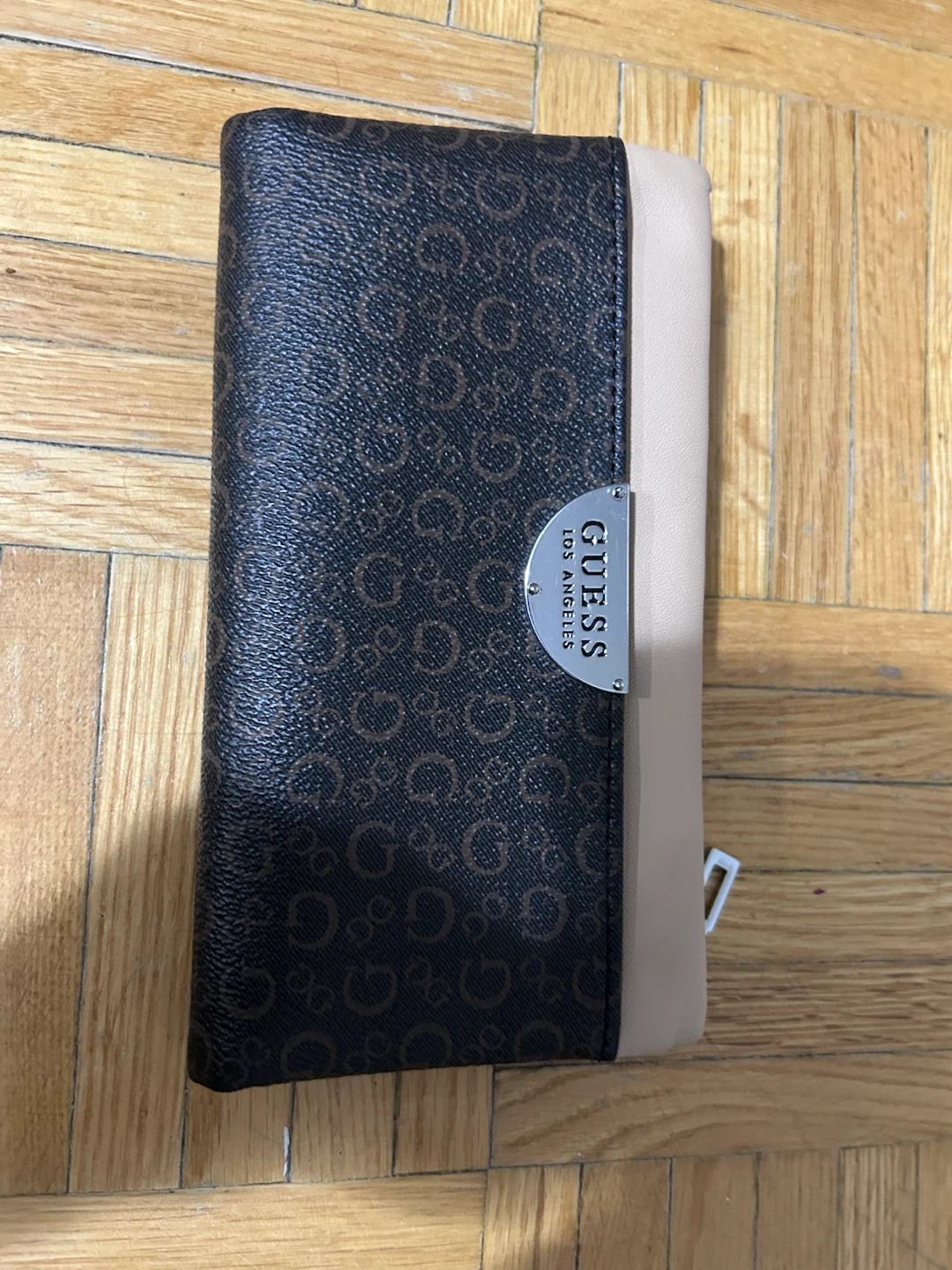NEW Guess Wallet