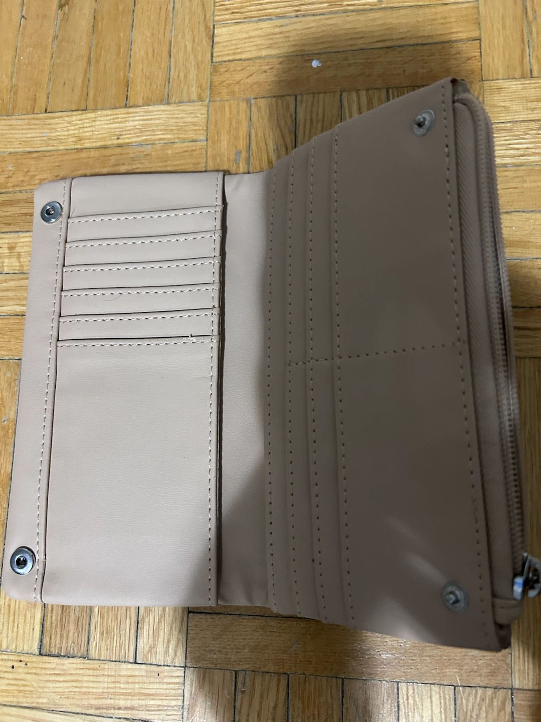 NEW Guess Wallet - photo 2