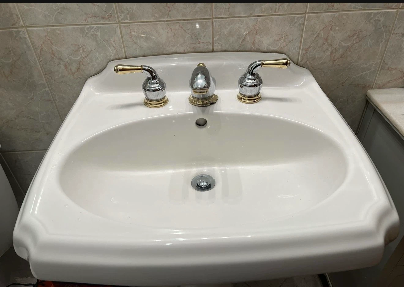 Moen Monticello Chrome bathroom faucet 8" AMERICAN STANDARD SINK