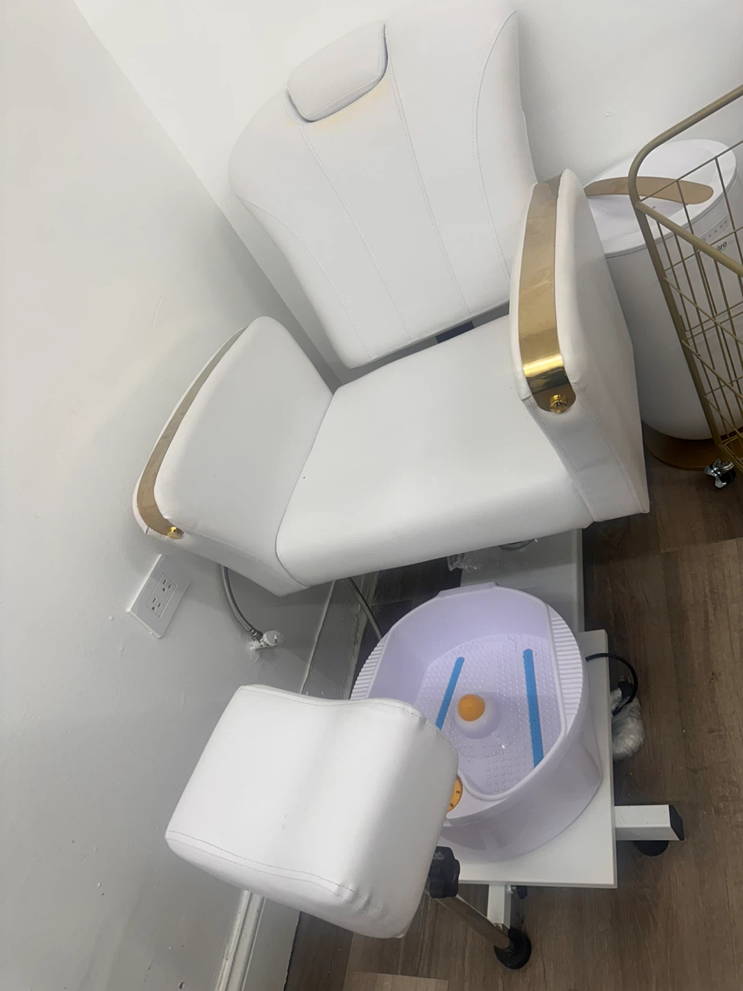 White Pedicure Spa Chair - photo 2