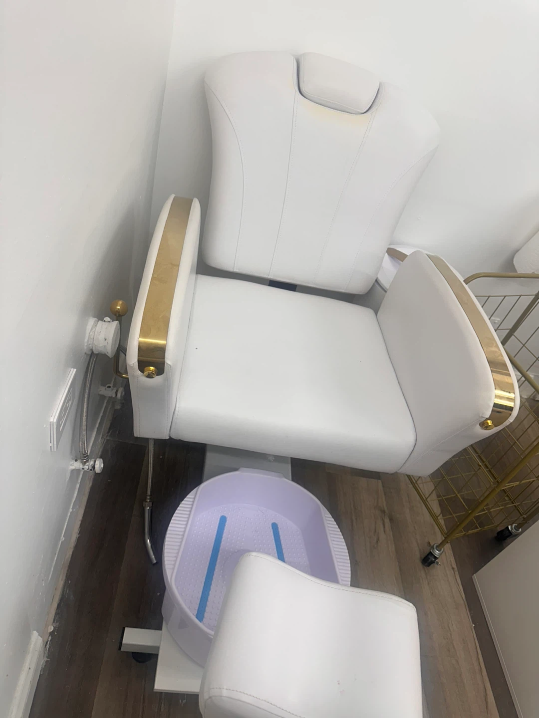 White Pedicure Spa Chair - photo 4