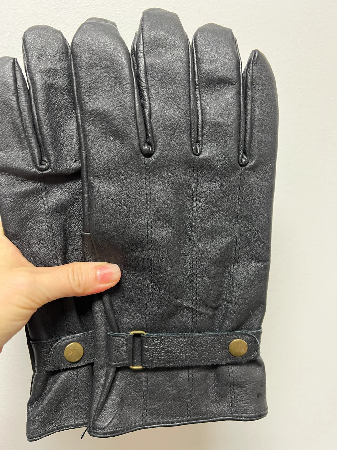 Black leather gloves size M