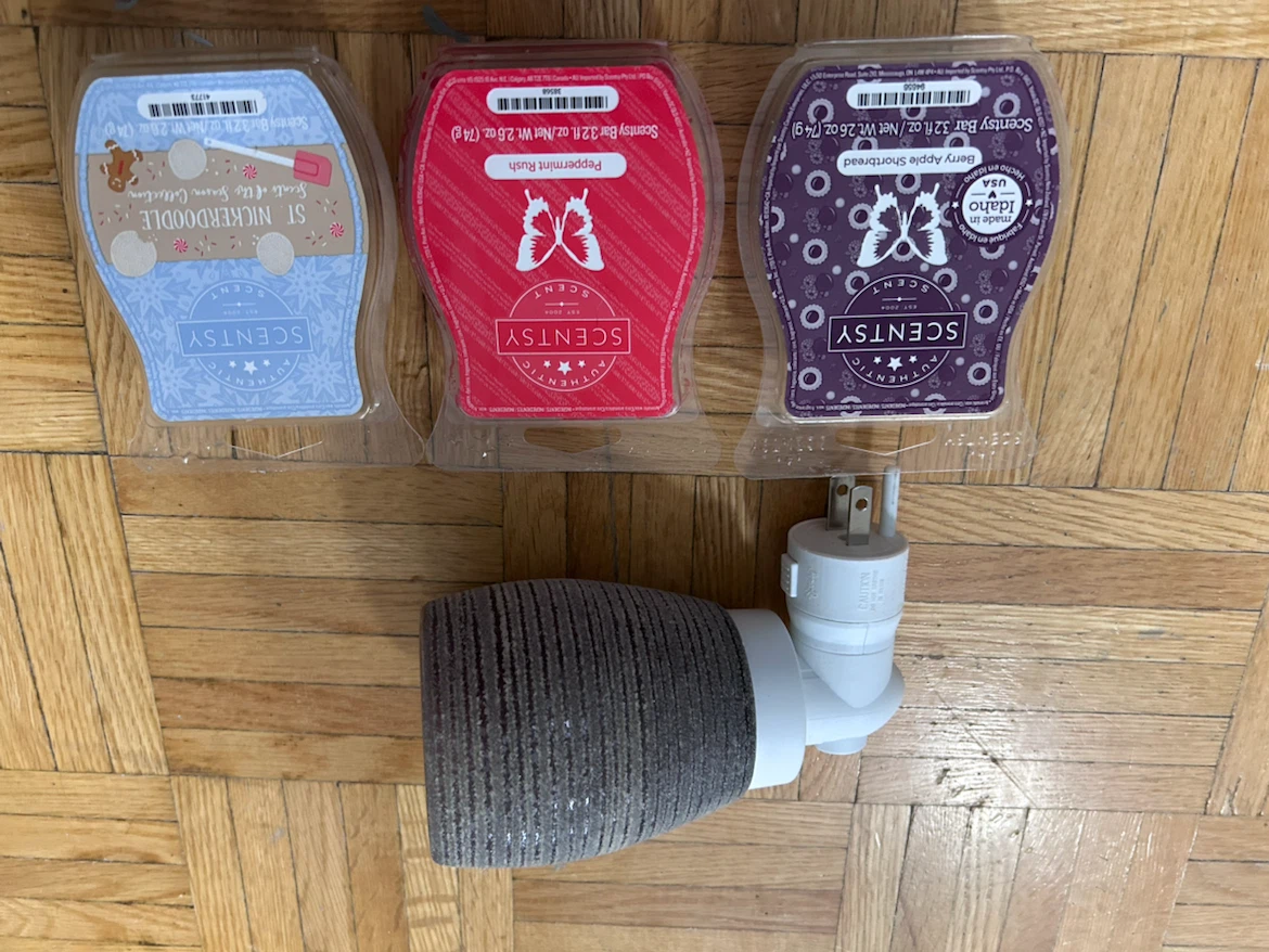 Scentsy Wall Plug-in Warmer with 3 Scent Bars - photo 2