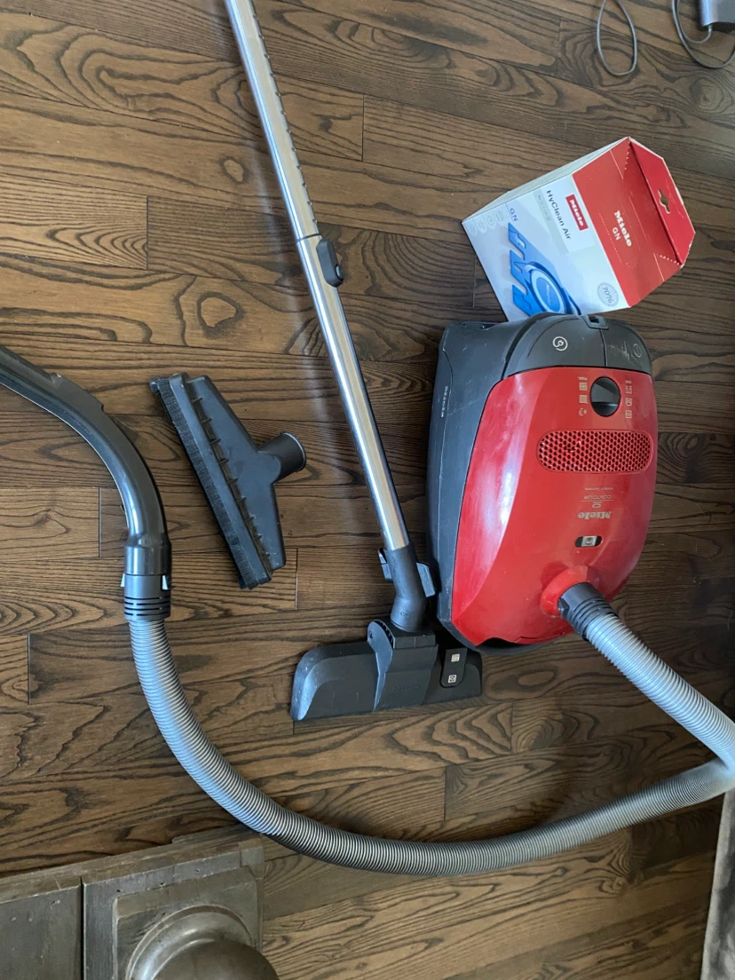 Miele S2 Contour Canister Vacuum