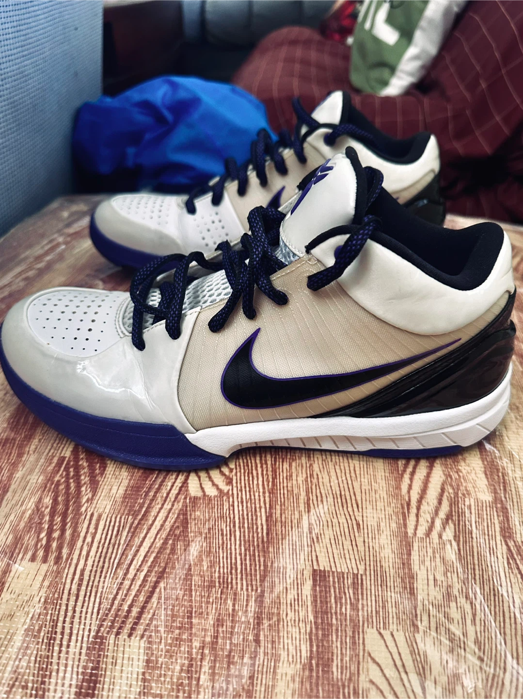 Nike Kobe Basketball Shoes - photo 3