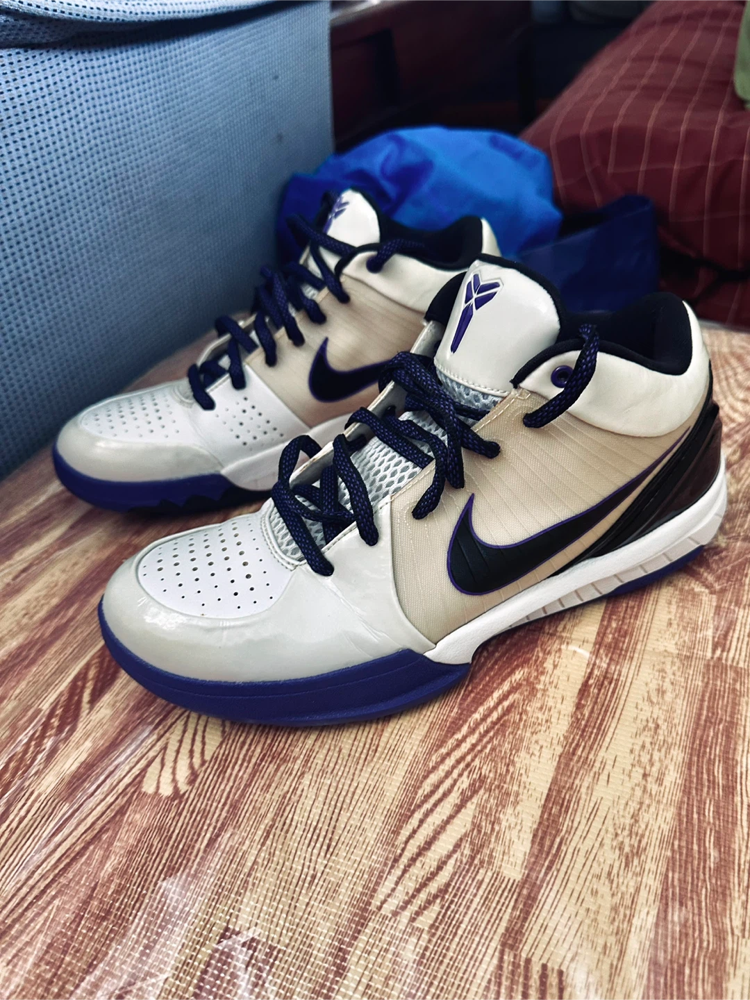 Nike Kobe Basketball Shoes - photo 4