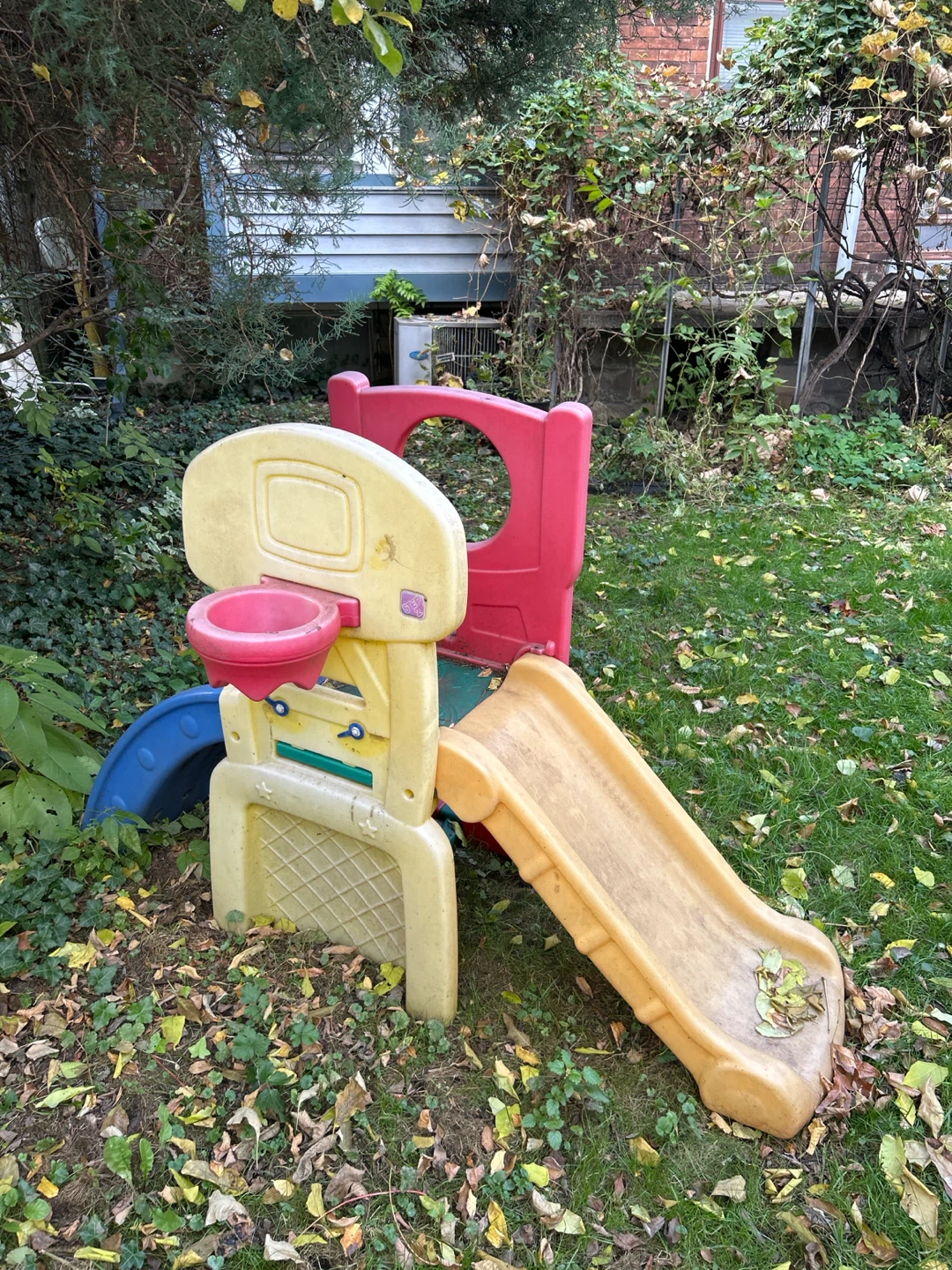 Step2 Kids Play Slide with Basketball Hoop