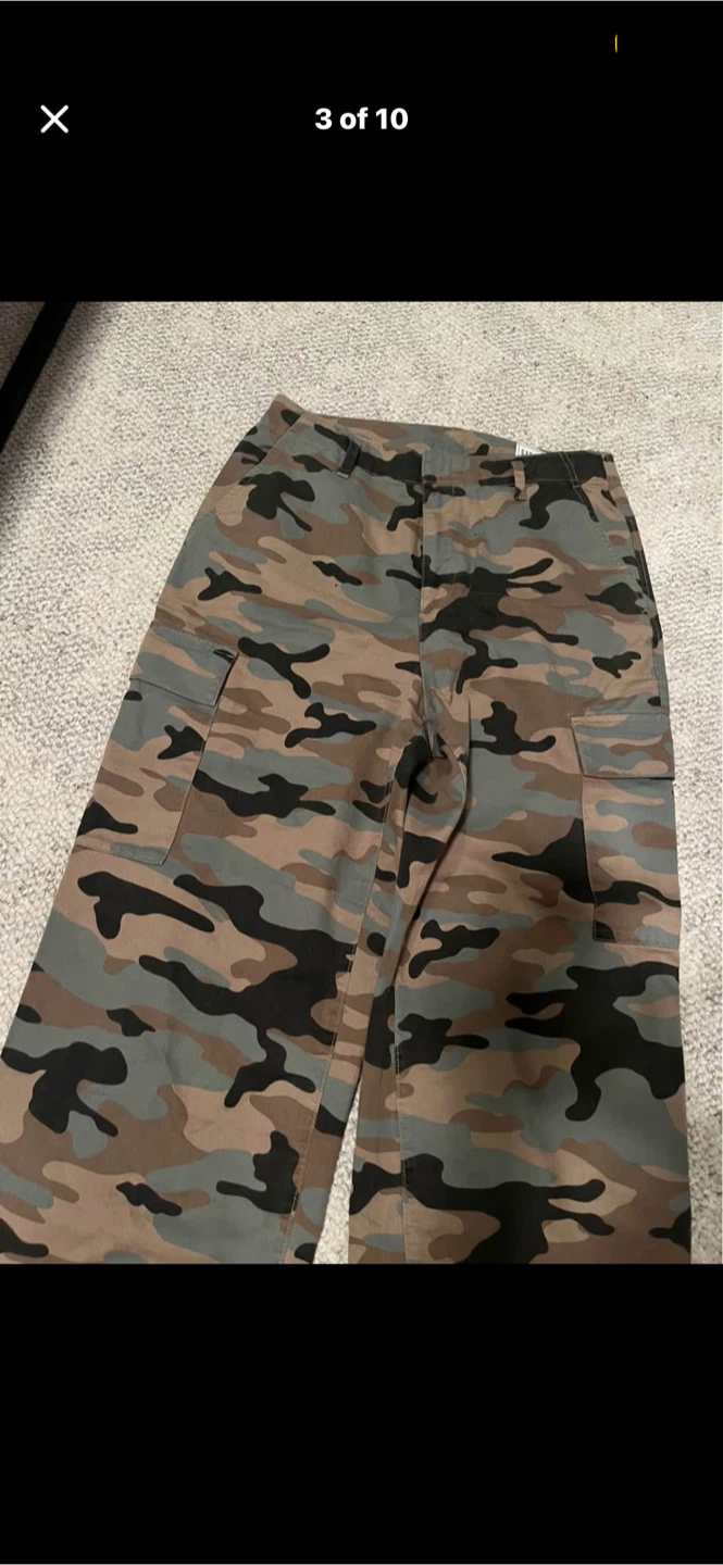 Size 10 GAP Camo Cargo Pants - photo 2