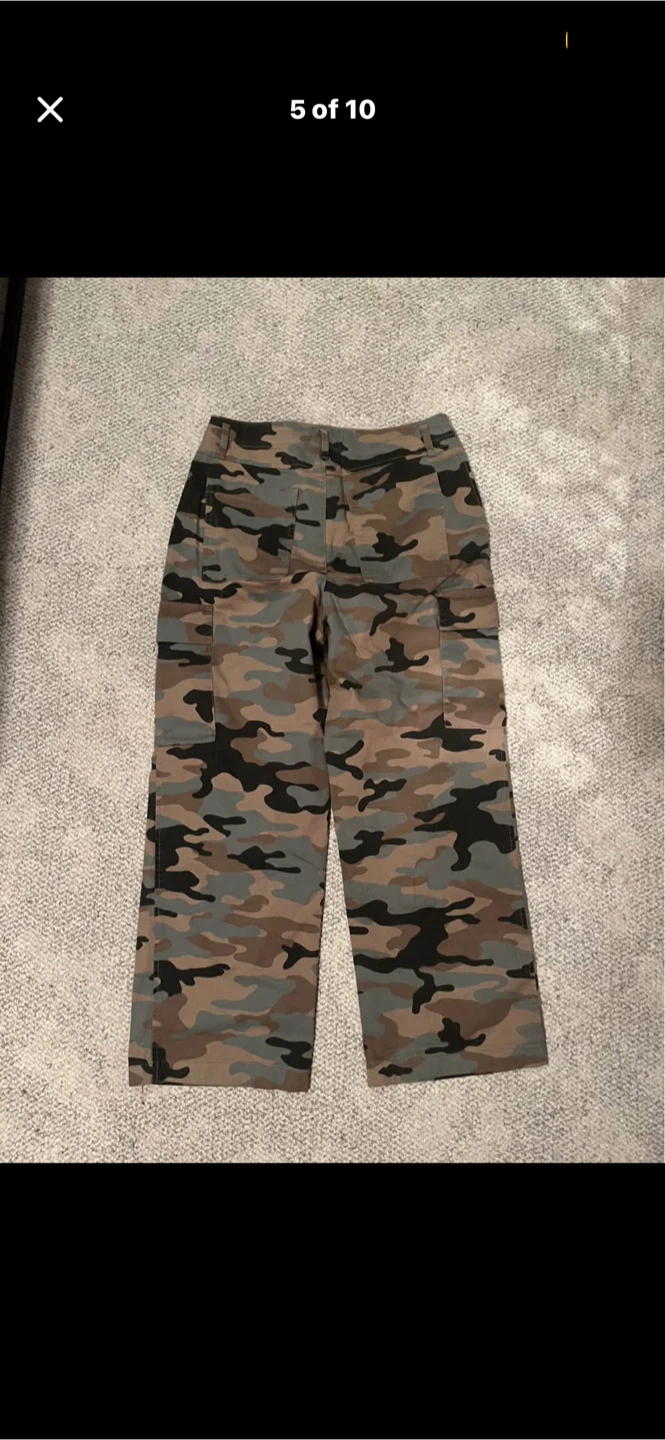 Size 10 GAP Camo Cargo Pants - photo 4