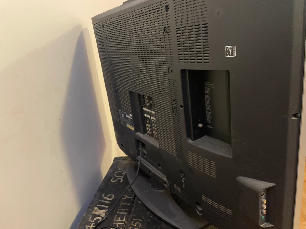 Free 40” Sony TV + remote - photo 2