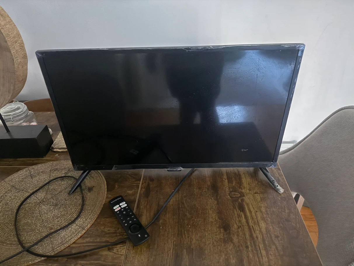 Insignia Smart TV - photo 2