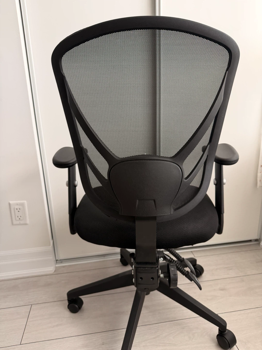 Black Mesh Office Chair - photo 2
