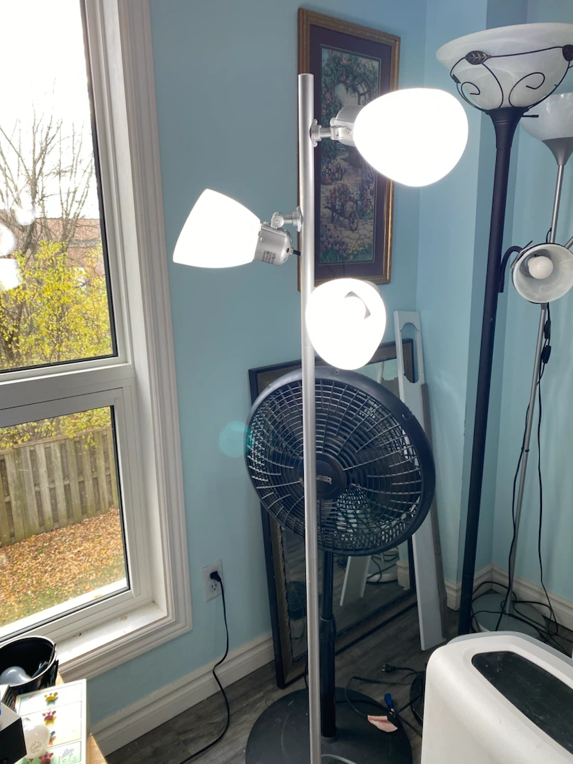 Three-head silver floor lamp. Works great