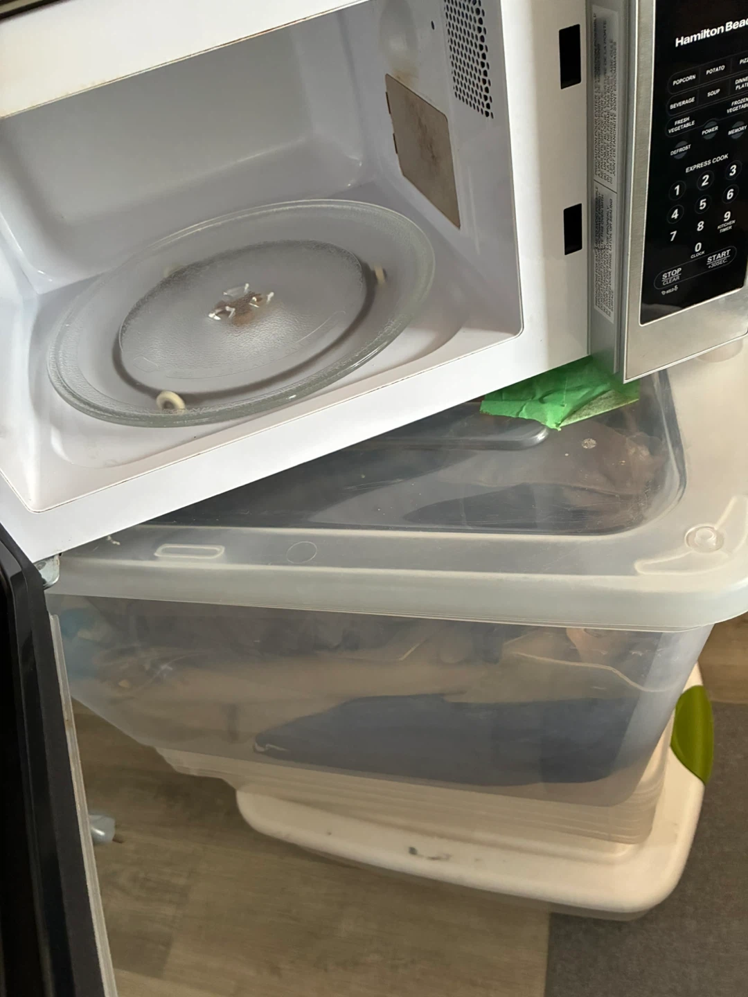 Hamilton Beach Microwave Oven EM720CPN-S - photo 2
