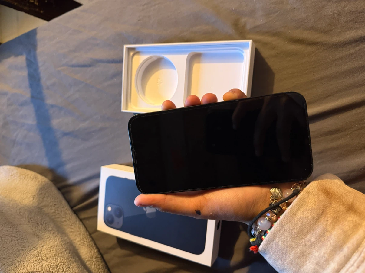 Navy blue iPhone 13 - photo 3