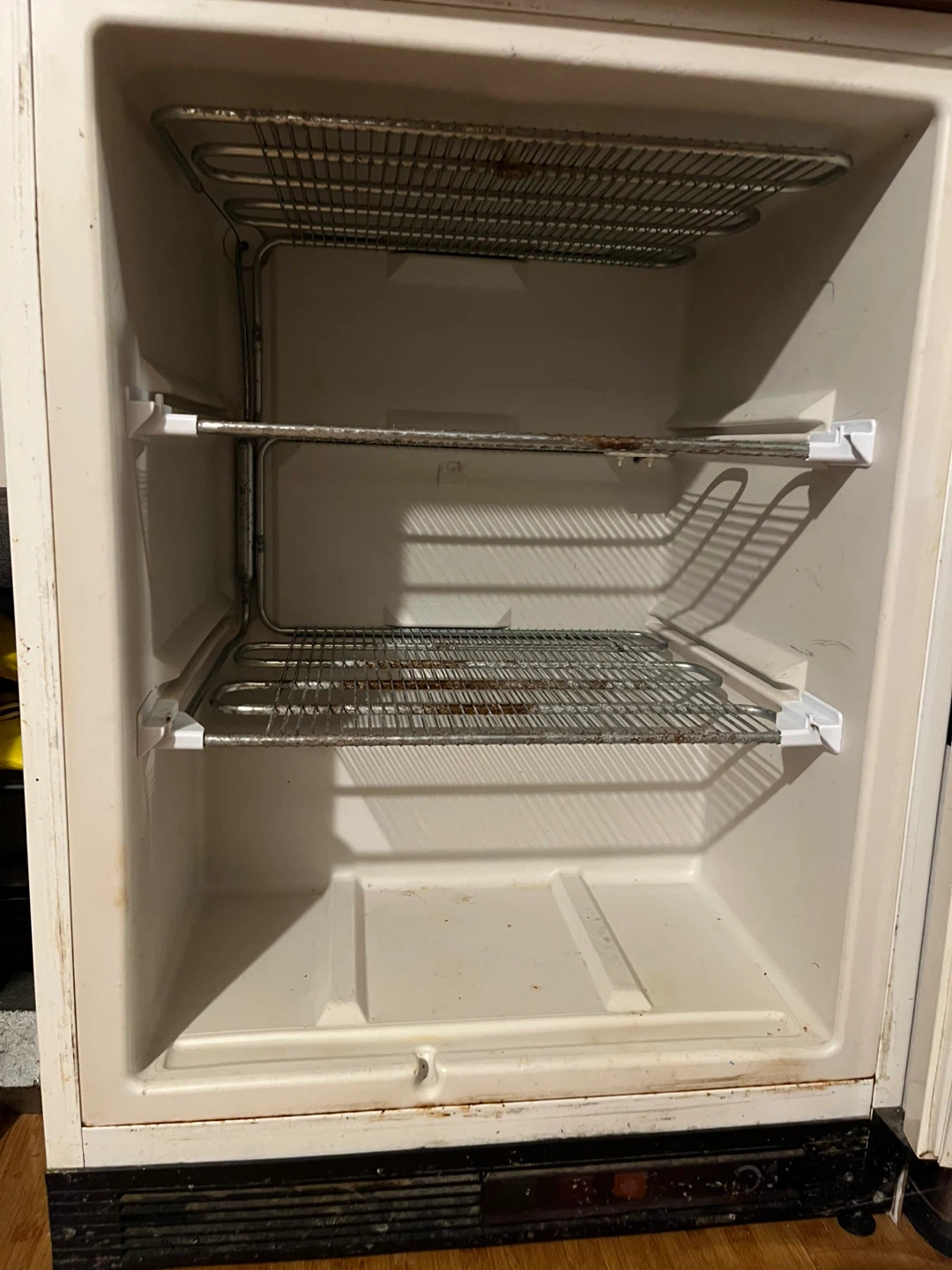 Danby Compact upright freezer - photo 2