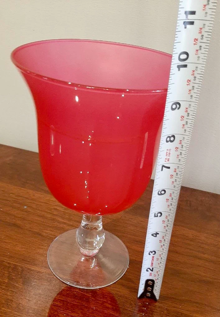 Red glass footed vase - photo 2