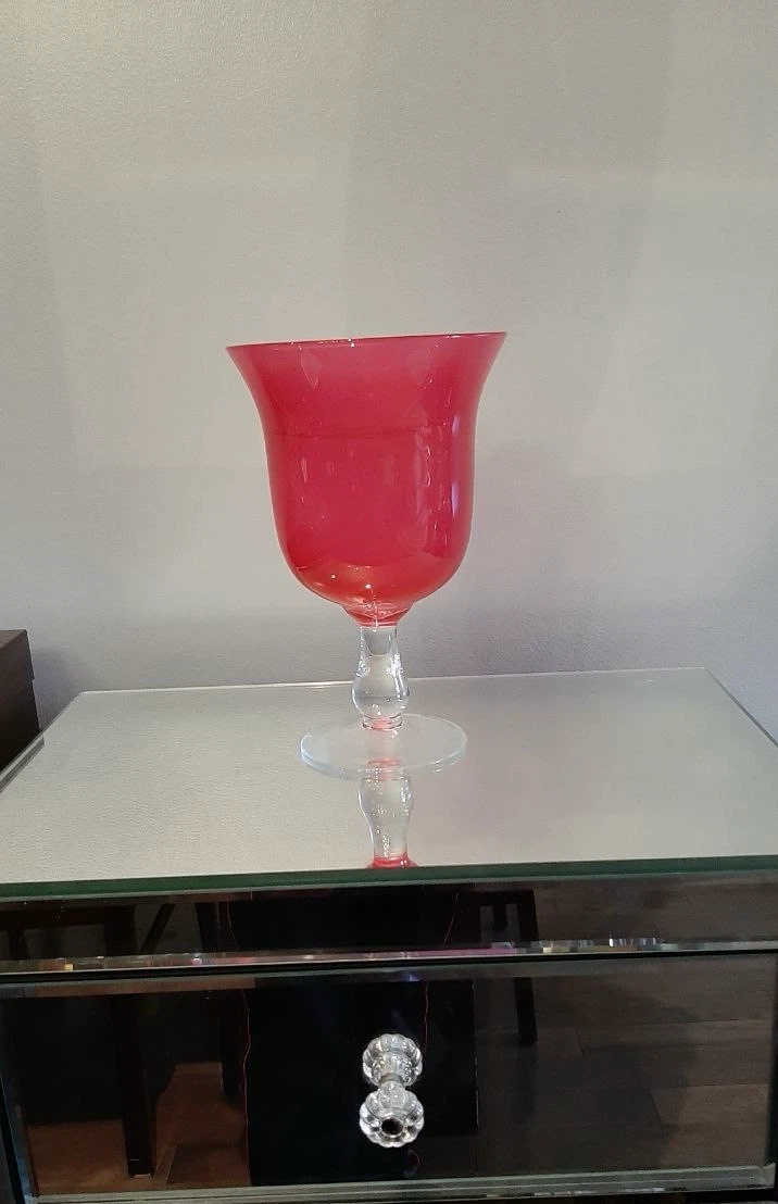 Red glass footed vase - photo 3