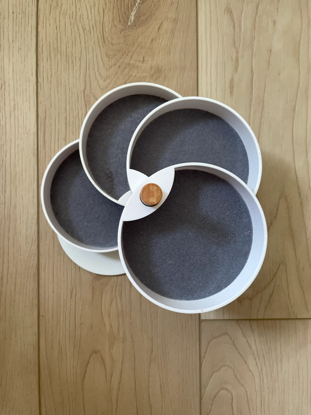 Umbra Three-Tier Jewellery Organizer - photo 3
