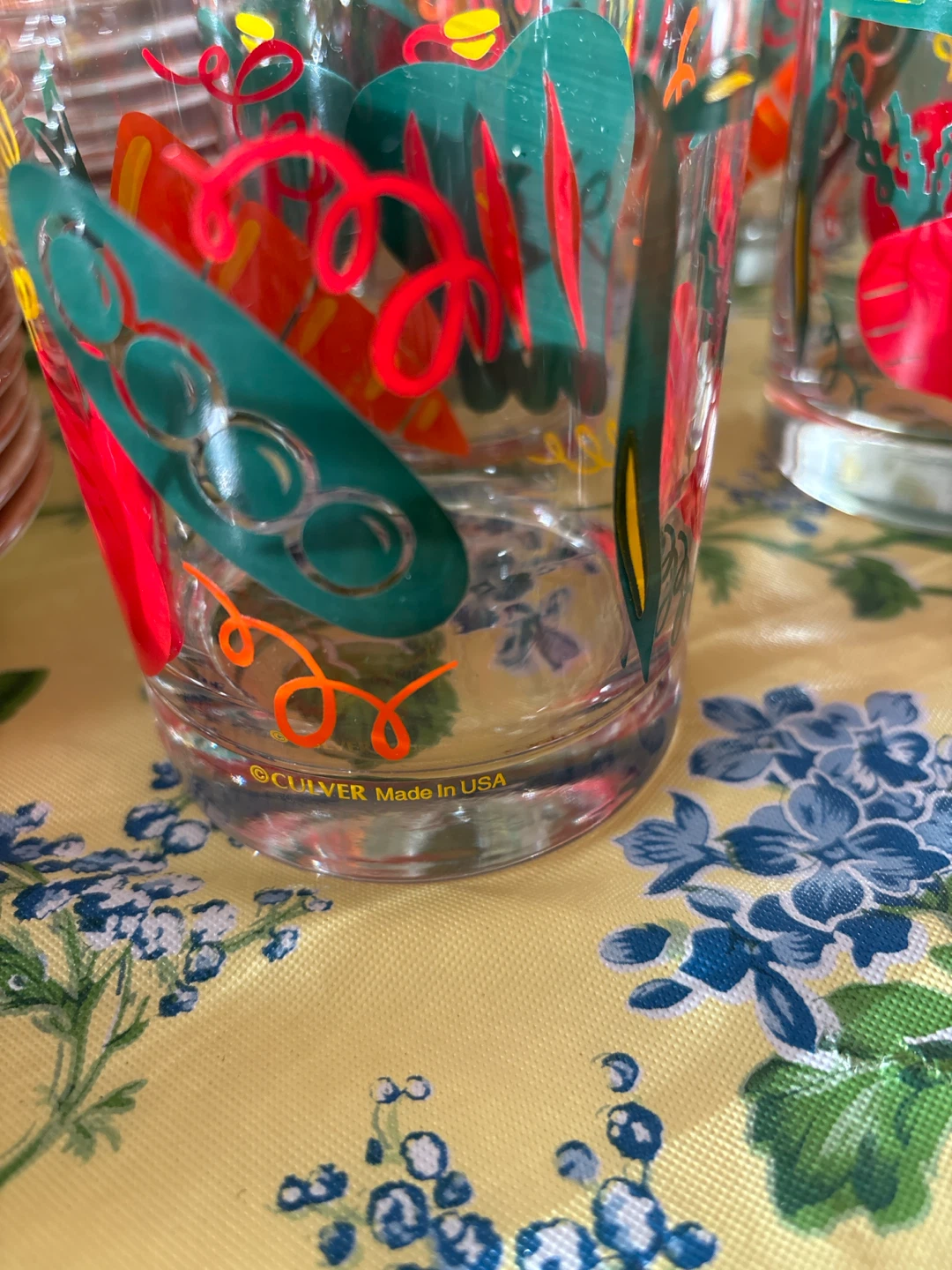 Set of 8 culver made in USA heavy tumblers with vegetable motif