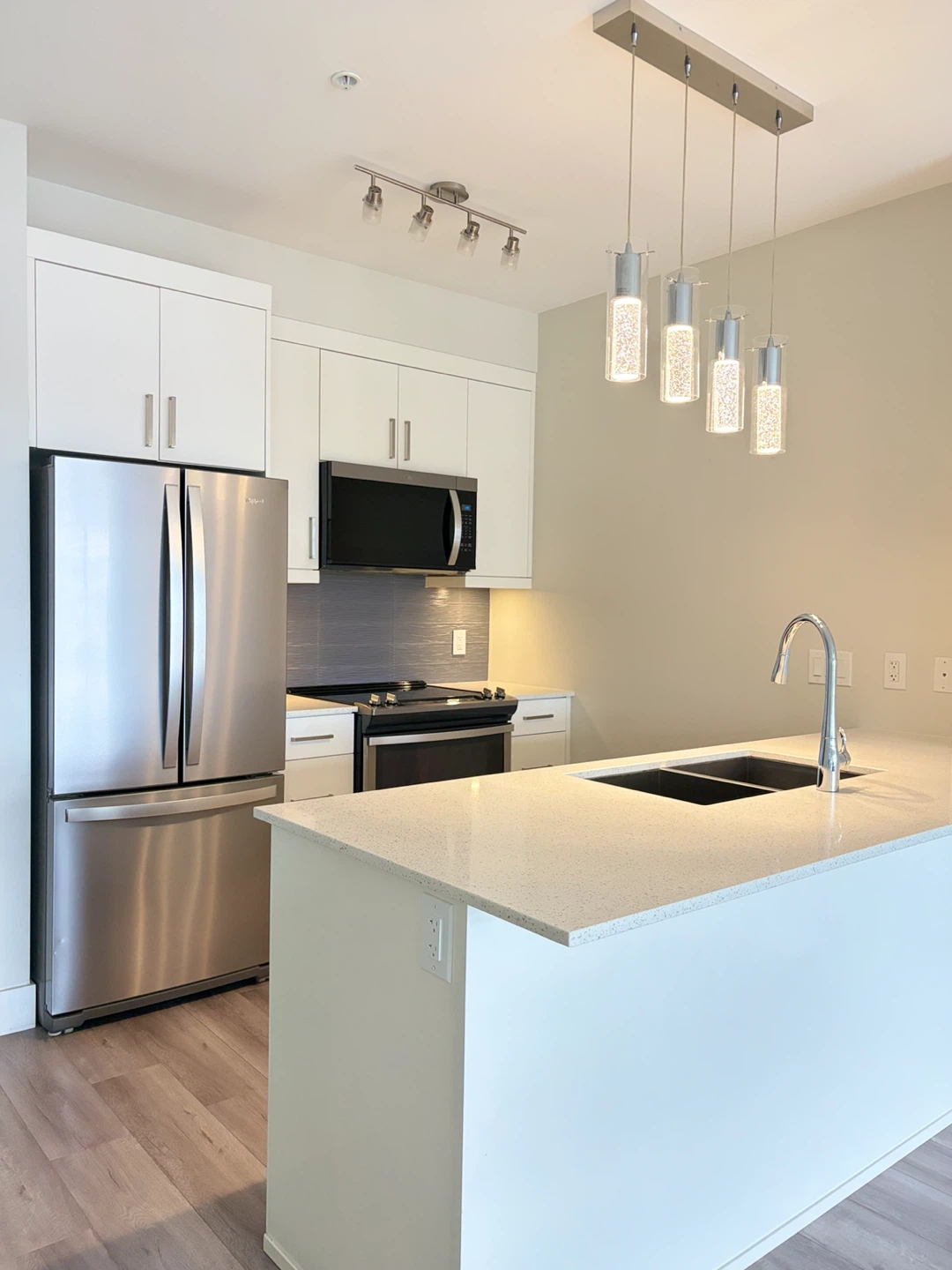 1 Bedroom Condo for Rent - photo 2