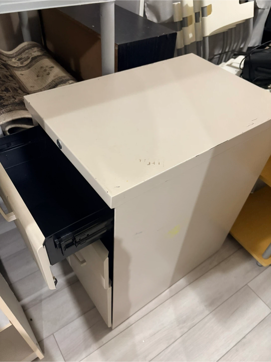 Free! Need gone quick Desk, file Cabinet, chair - photo 2