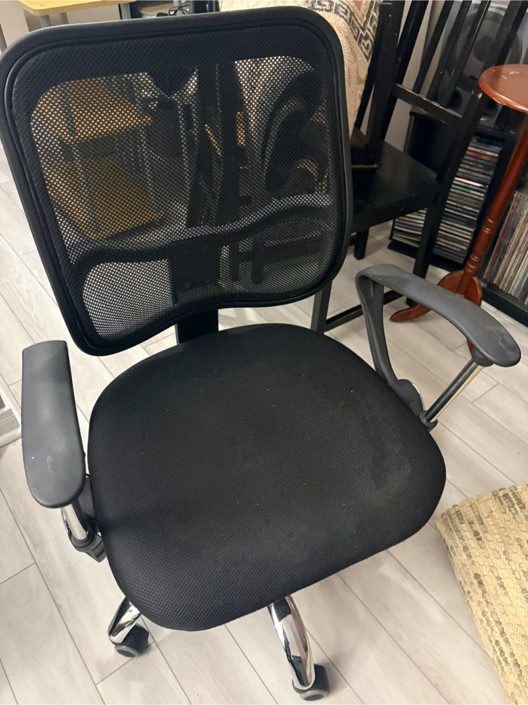 Free! Need gone quick Desk, file Cabinet, chair - photo 3