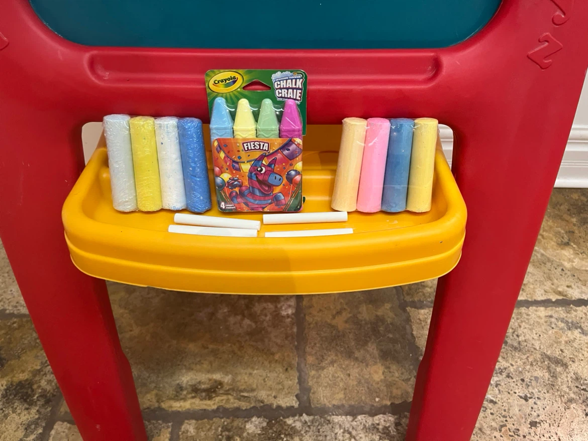 Step2 Kids Easel / Chalkboard, Chalk , Magnetic Whiteboard - photo 4