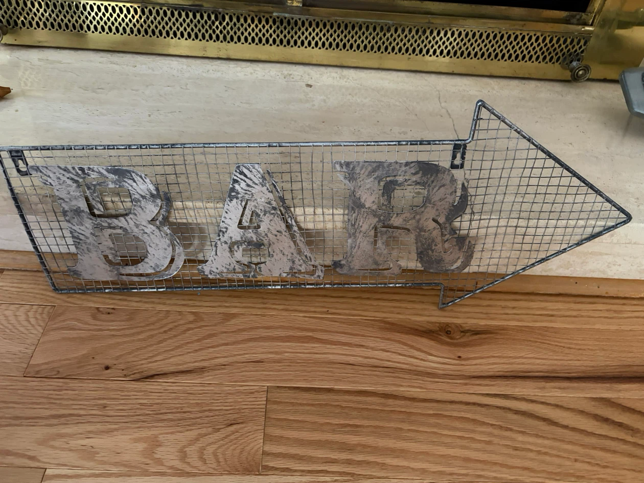 Metal Bar Arrow Sign