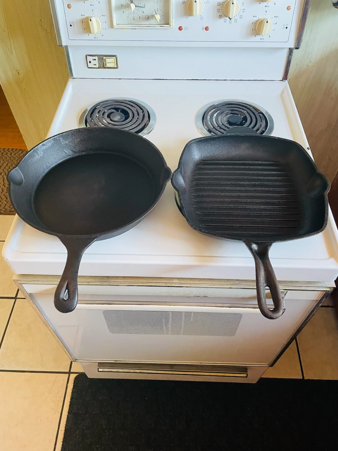 Two cast iron pans - photo 3