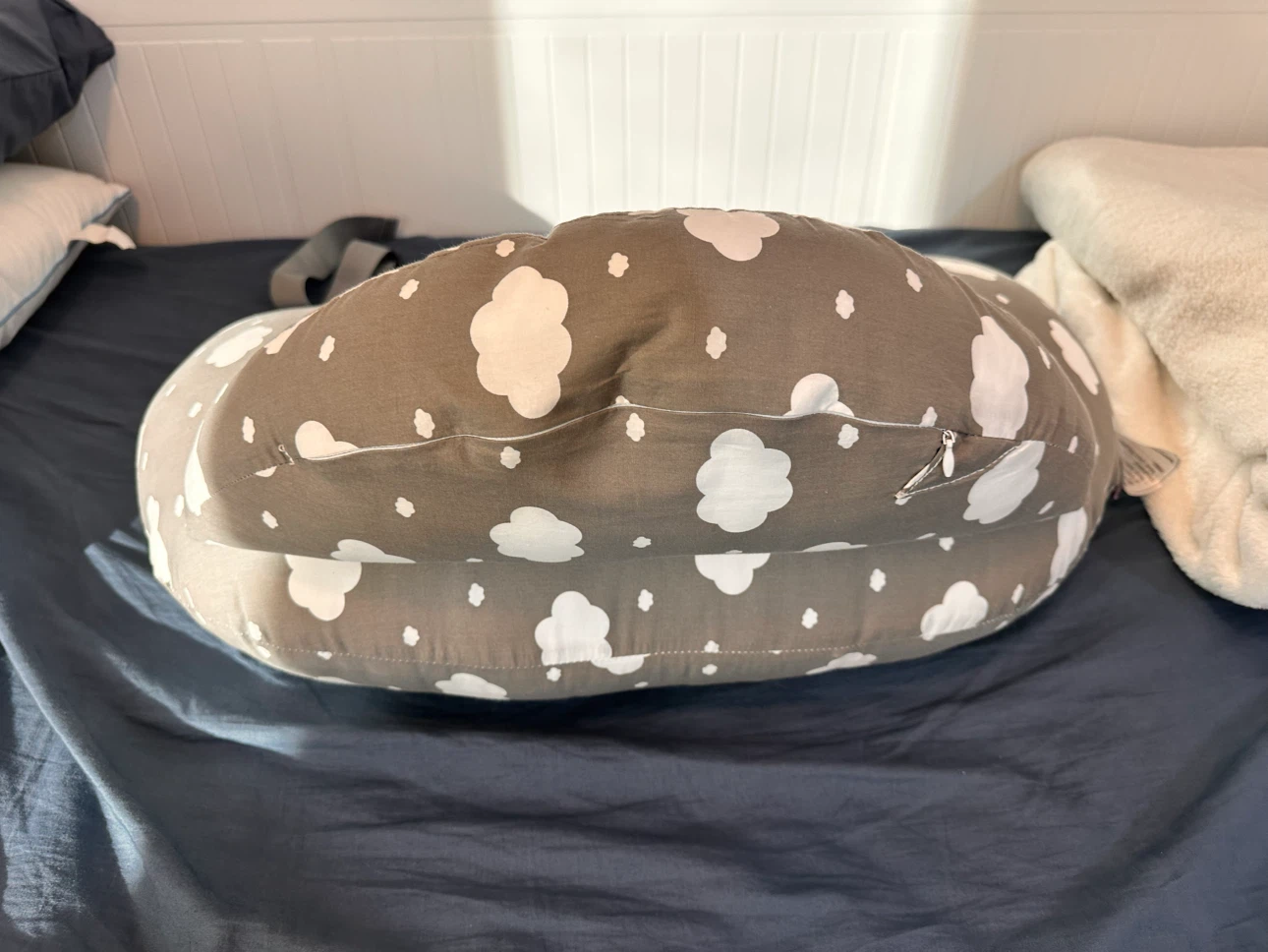 Momcozy Nursing Pillow with Cloud Pattern - photo 2