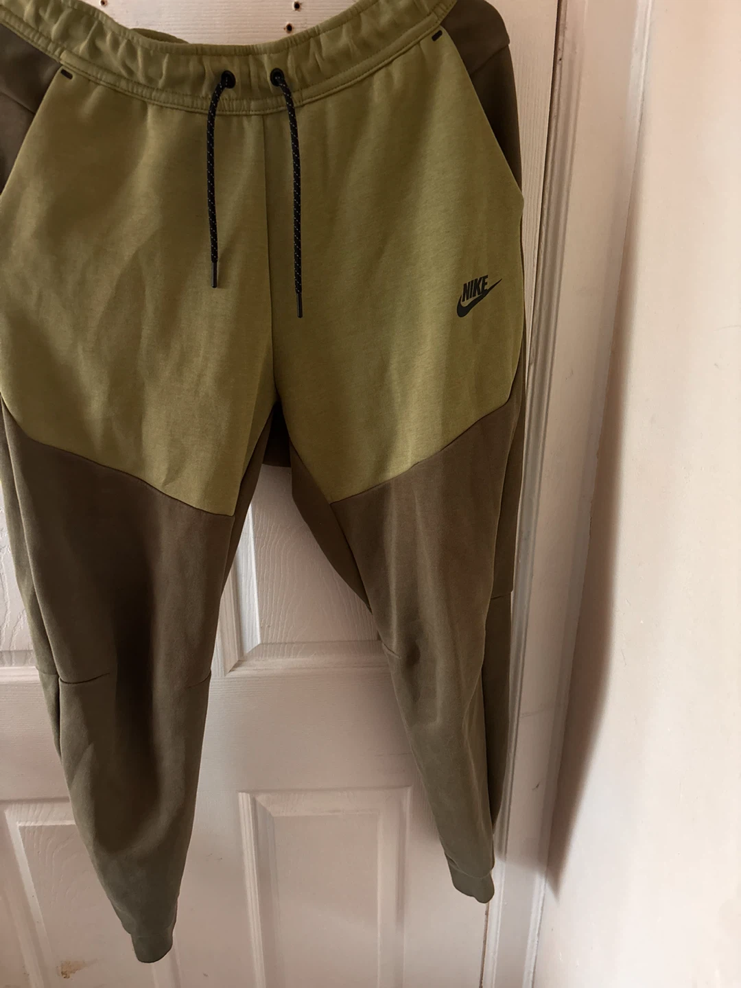 Authentic Nike Tech Fleece Joggers - Medium