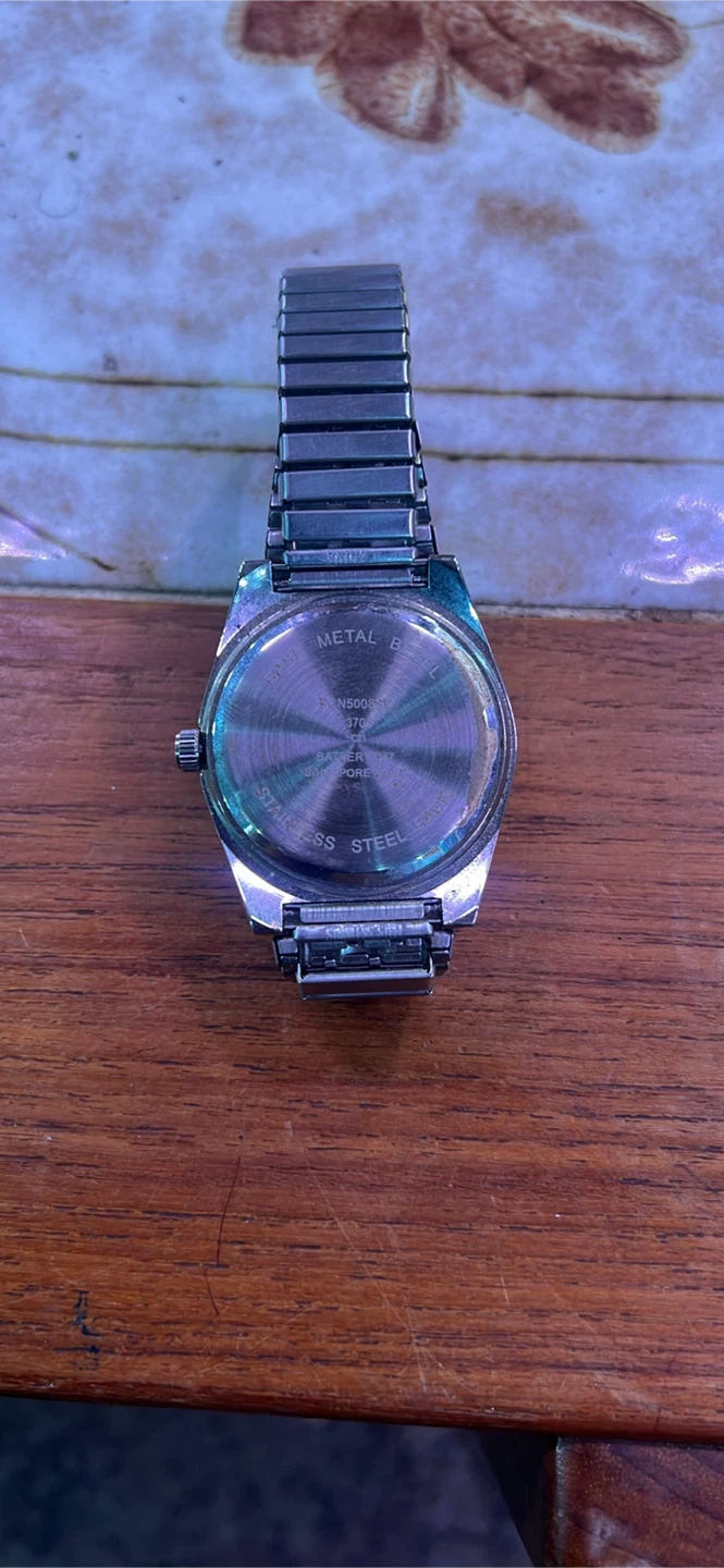 Quartz Wristwatch with Metal Expansion Band - photo 3