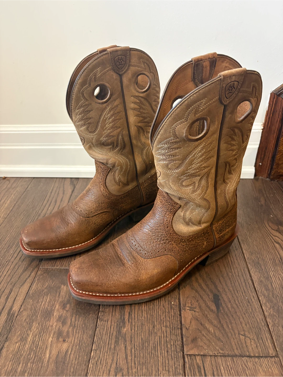 Ariat Men's 10 EE Wide Heritage Roughstock Western Boots