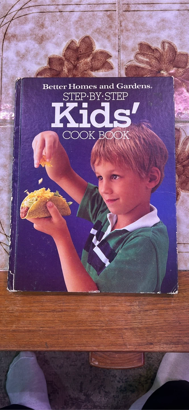 Better Homes and Gardens Step-by-Step Kids' Cook Book