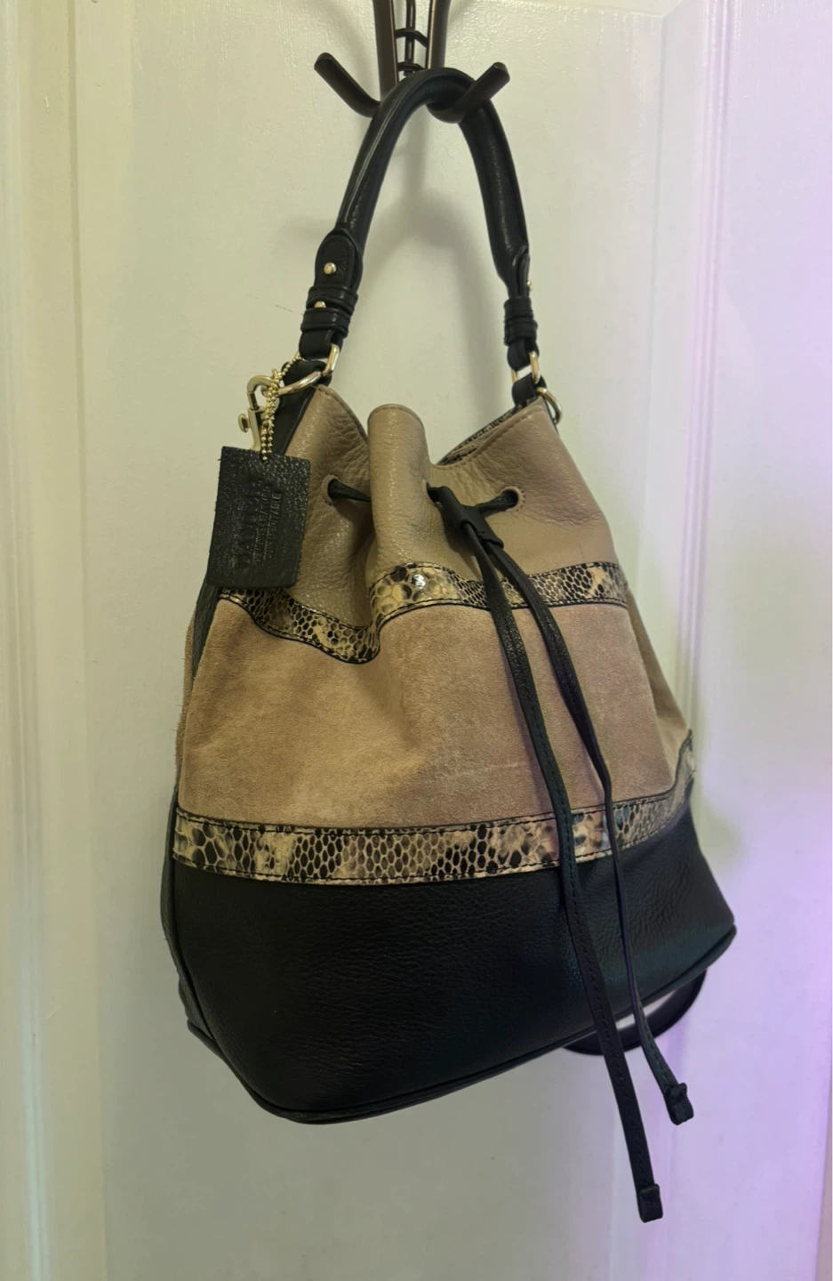 Danier Leather Bucket Bag - photo 4