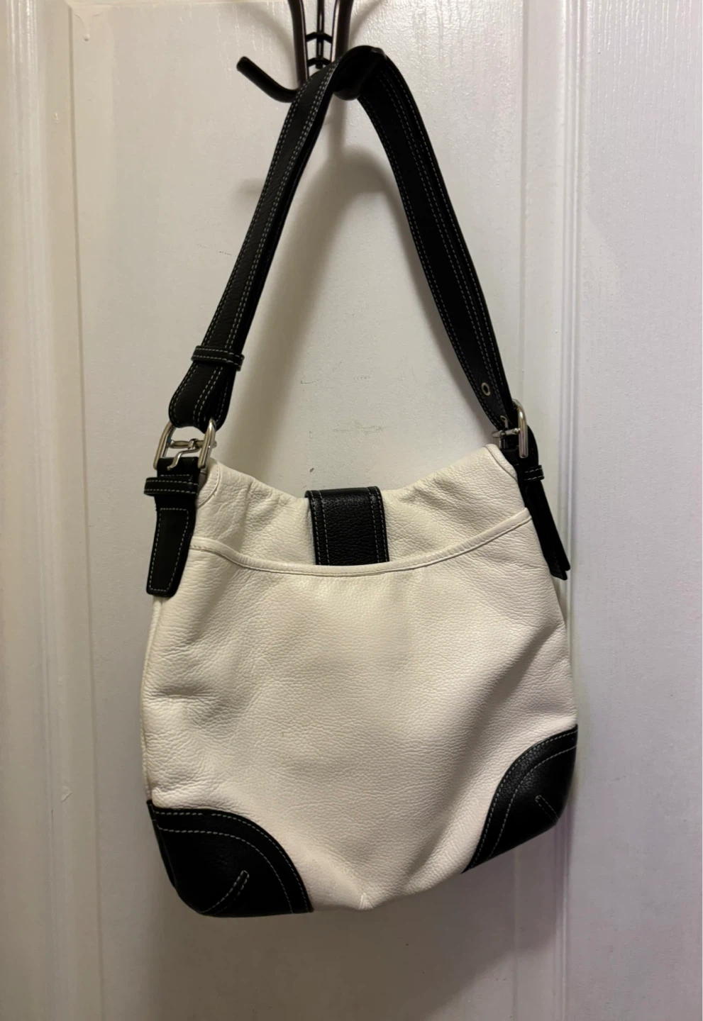 Danier Two-Tone Leather Shoulder Bag - photo 2