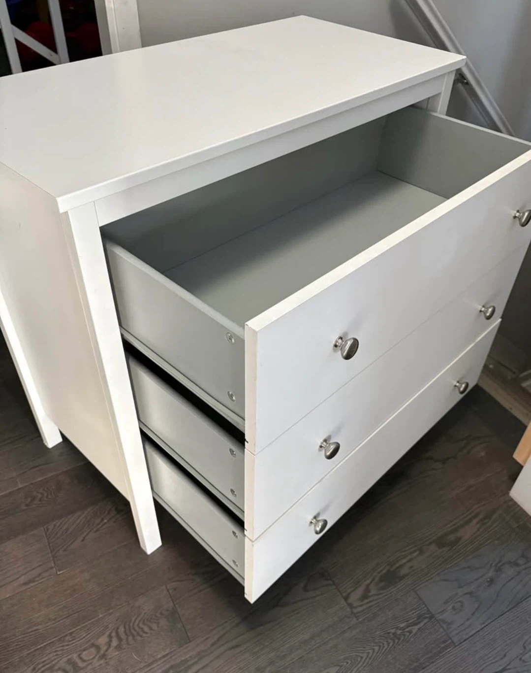 Deliver good dresser
