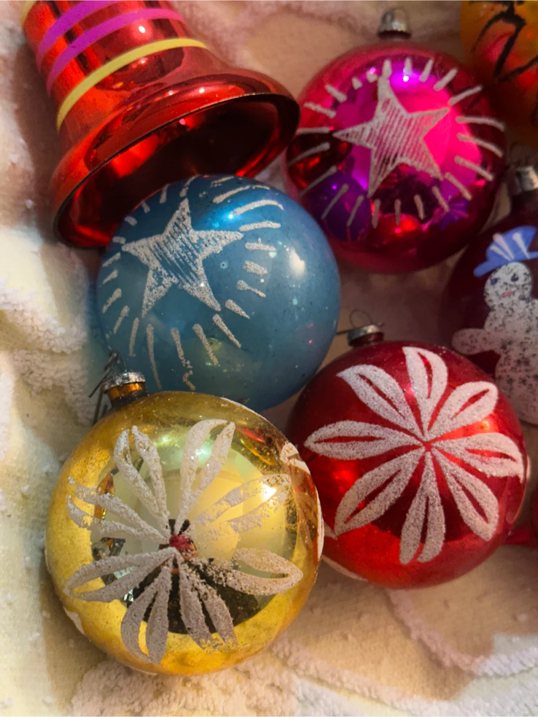 Lot of 9 Vintage Mid-Century Glass Christmas Ornaments - photo 4