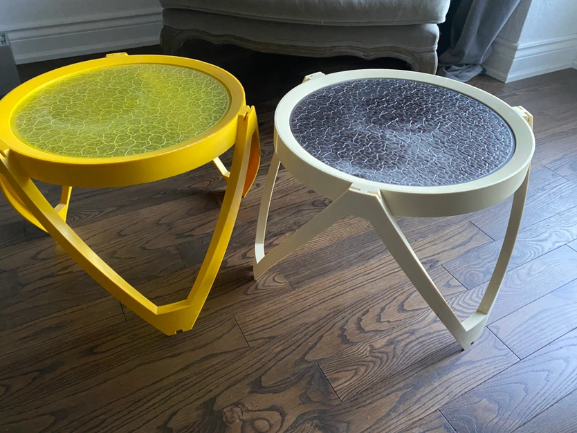 Pair of Space-Age vintage Side Tables take both for 25.00 - photo 2