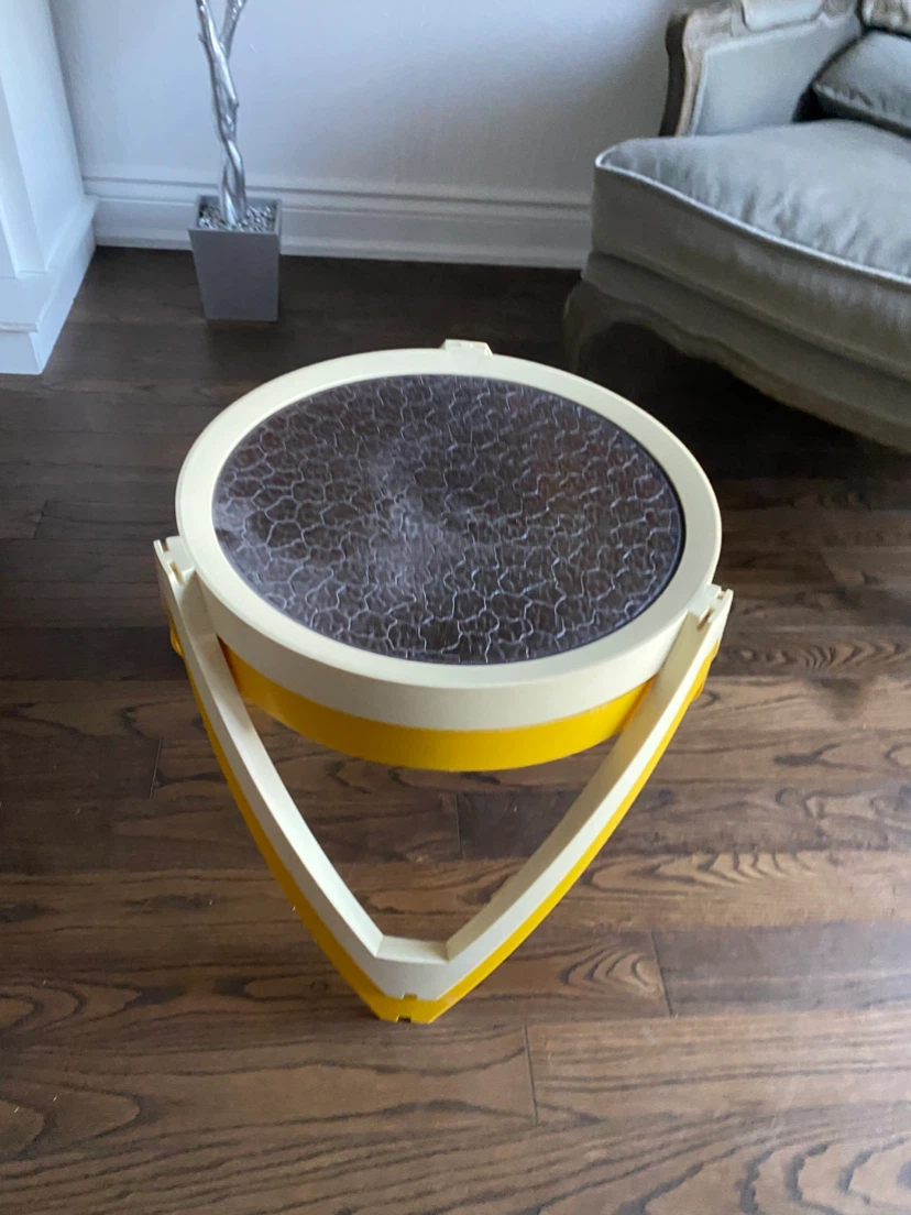 Pair of Space-Age vintage Side Tables take both for 25.00 - photo 3